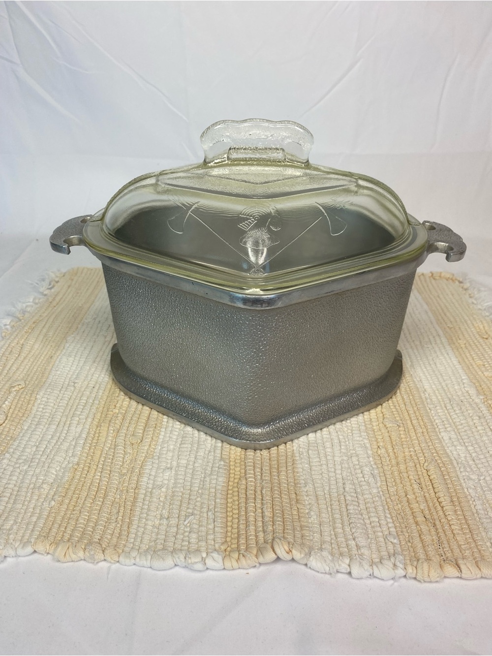VTG GUARDIAN SERVICE COOKWARE HEART SHAPED w/GLASS LID HAMMERED ALUMINUM 2 QTS